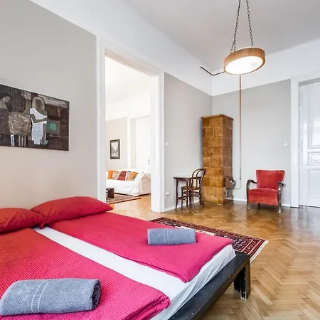 Berta - 4 Bedrooms, 3 Baths *