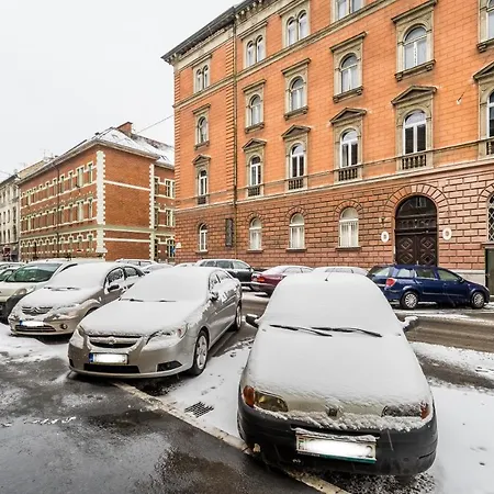 Berta - 4 Bedrooms, 3 Baths Apartamento *