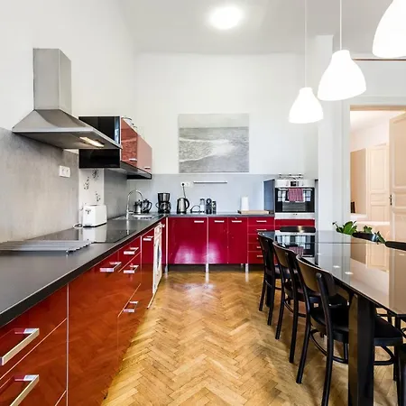 Berta - 4 Bedrooms, 3 Baths アパート