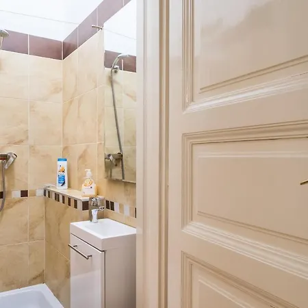 Berta - 4 Bedrooms, 3 Baths