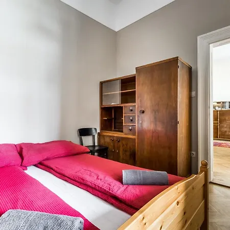 Apartamento Berta - 4 Bedrooms, 3 Baths Budapest