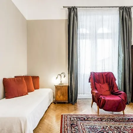 Berta - 4 Bedrooms, 3 Baths *