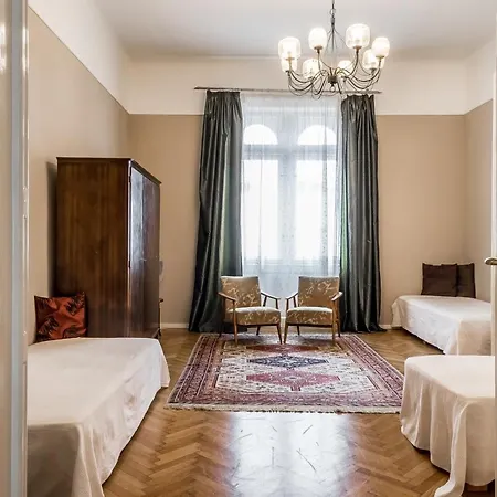 Berta - 4 Bedrooms, 3 Baths アパート