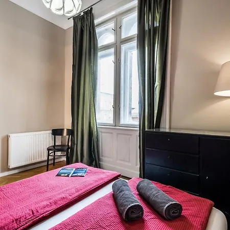 アパート Berta - 4 Bedrooms, 3 Baths *